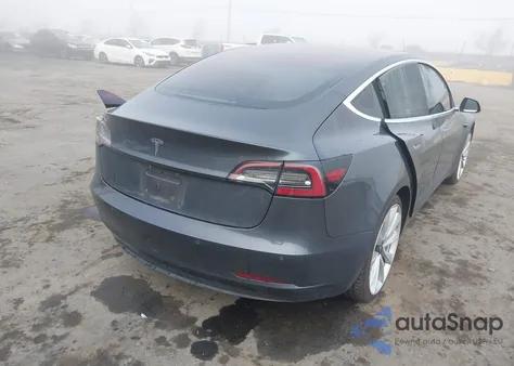 2018 Tesla Model 3 Long Range/Performance из США, поврежденный, VIN 5YJ3E1EB8JF081931